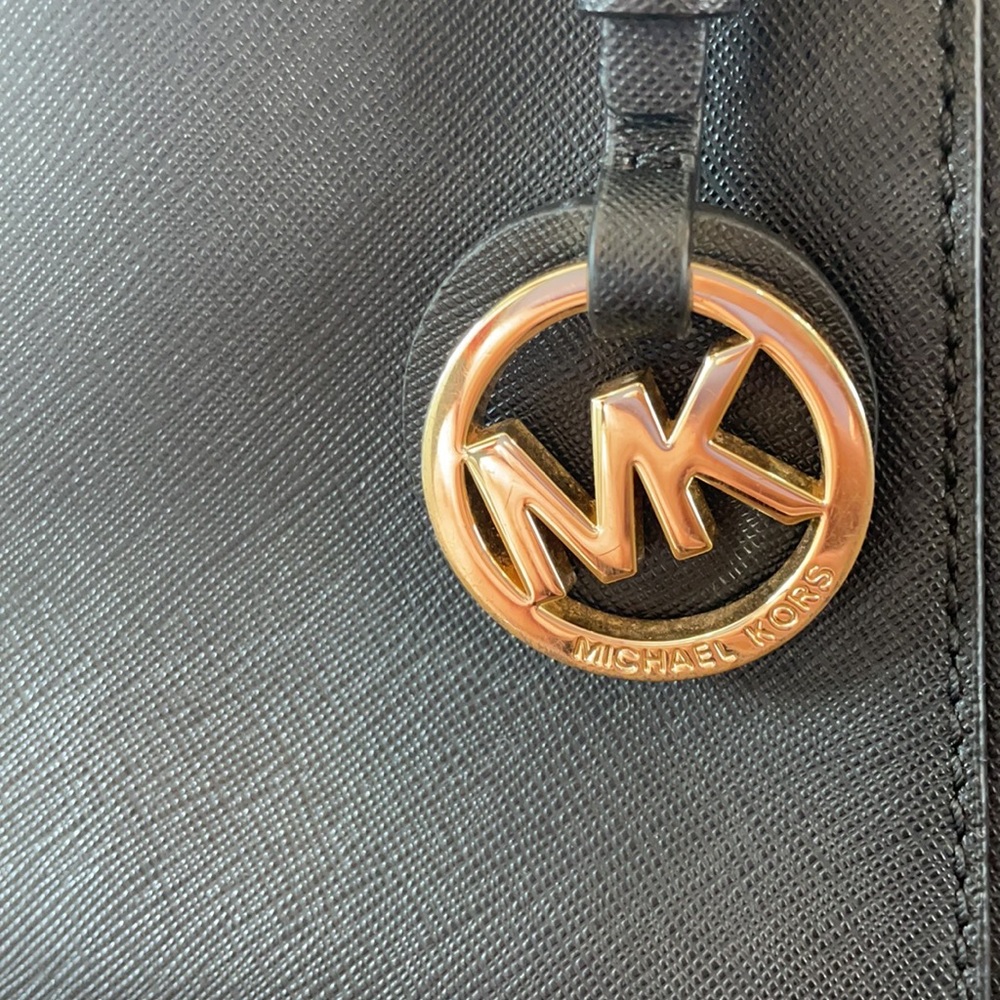 MICHAEL MICHAEL KORS
Large Saffiano Leather Bag - Picture 2 of 11